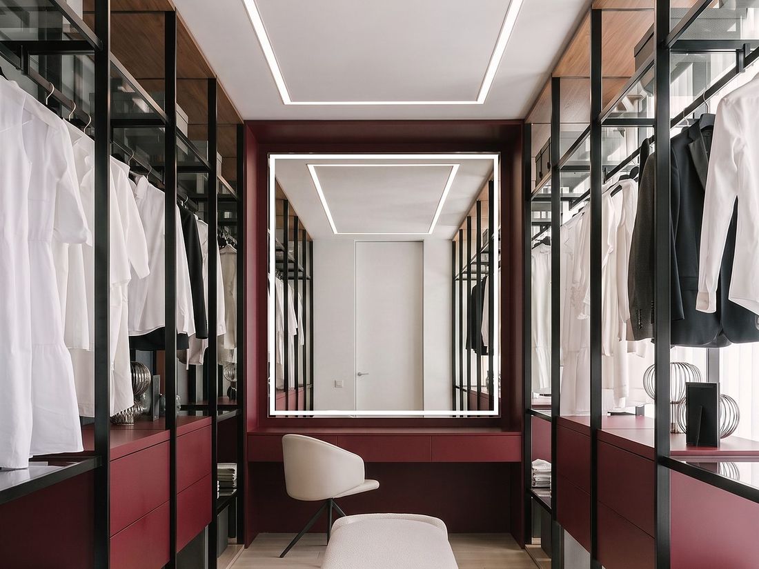 Walk-in dressing room with mirrored joinery, Sky Villas